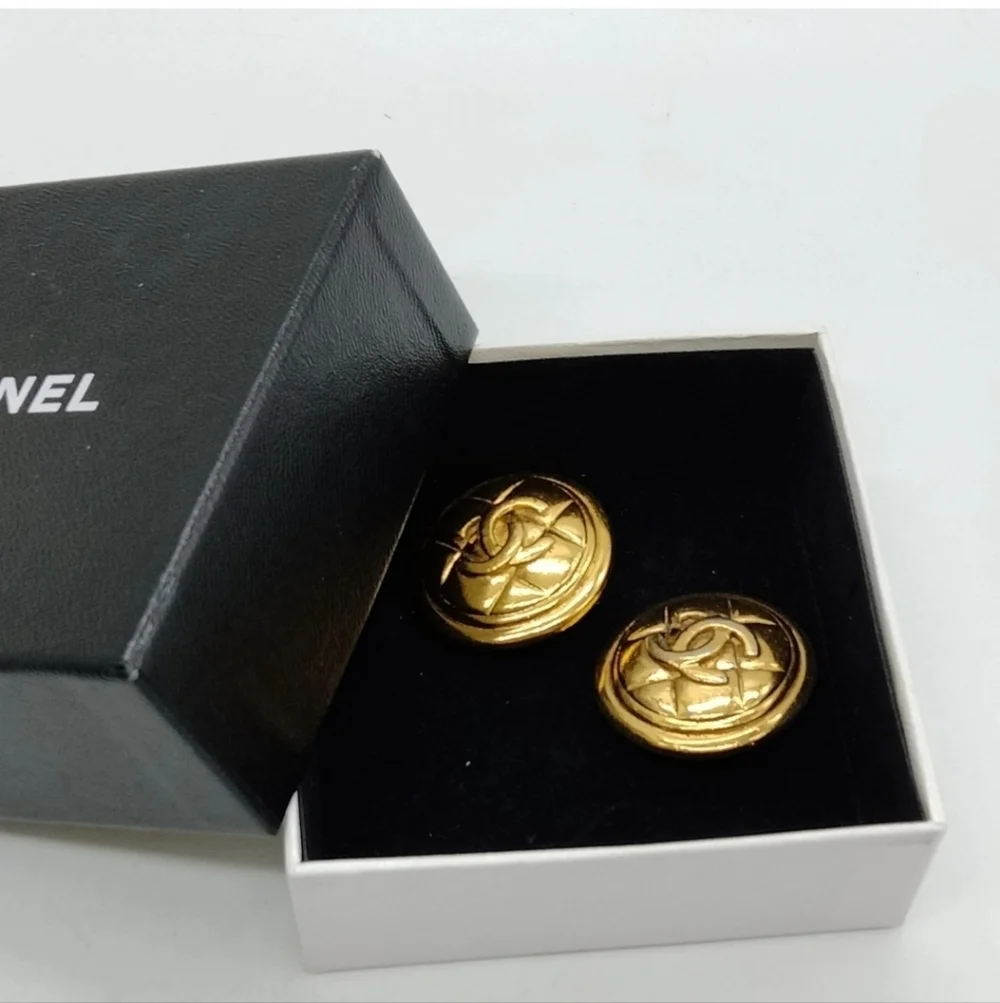 Chanel Gold Button Earrings VINTAGE - Picture 9 of 10